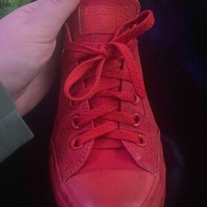 Converse size 8 in women’s, size 6 in men’s